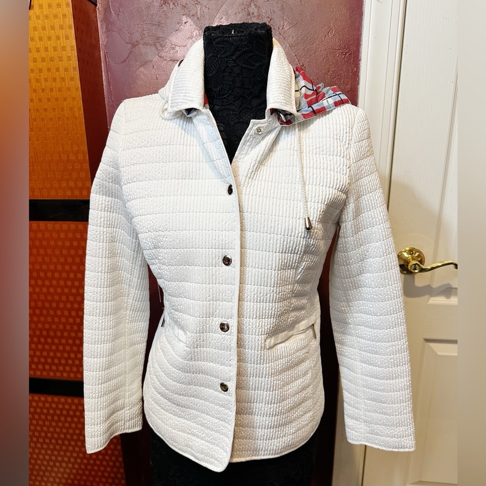 NWOT Aeros White Puckered Jacket with Removable Hood